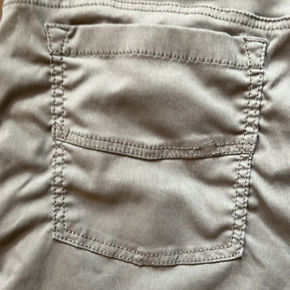 Prana men’s size 36 waist and 9 inch length shorts - Picture 10 of 11